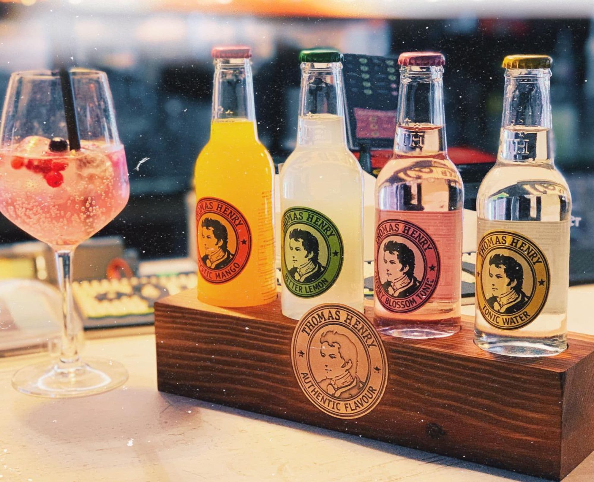 thomas henry bottles stand - fresh id